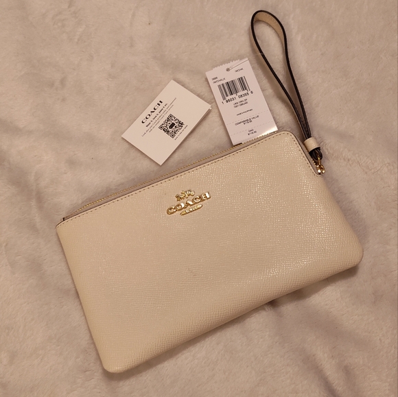 NWT!! COACH Leather Wristlet - Picture 1 of 16